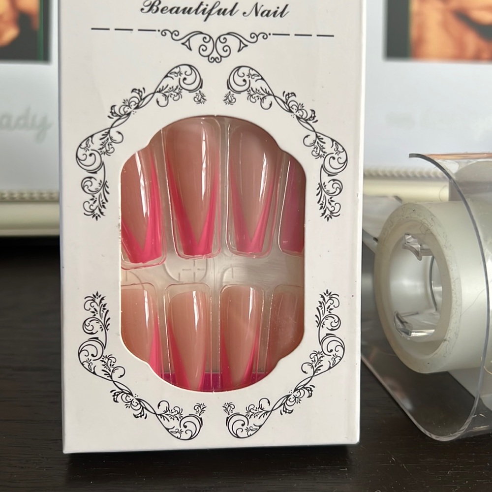 Press on nails